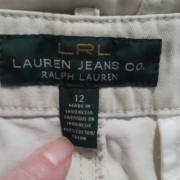 Elegant White High Waist Women's Shorts - Picture 3 of 6